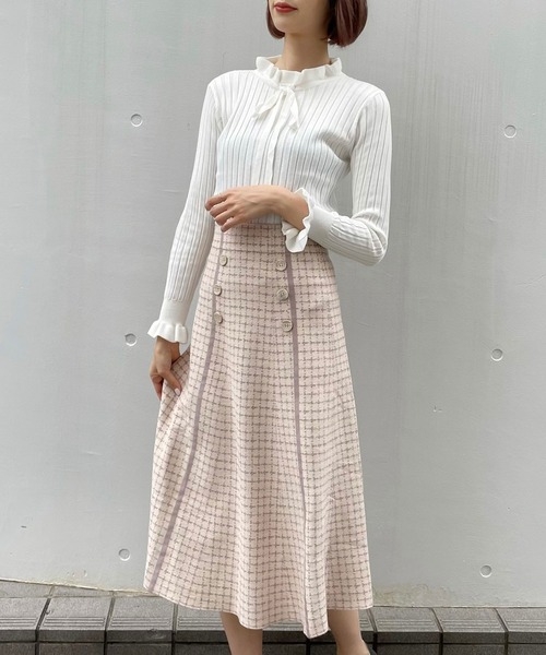 titty＆Co. PETIT（ティティアンドコープティ）の「【titty&Co.PETIT】ラインボタンニットミディスカート（スカート・レディース・ベージュ/グレー・FREE）」の4枚目の写真