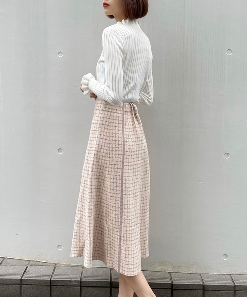 titty＆Co. PETIT（ティティアンドコープティ）の「【titty&Co.PETIT】ラインボタンニットミディスカート（スカート・レディース・ベージュ/グレー・FREE）」の9枚目の写真