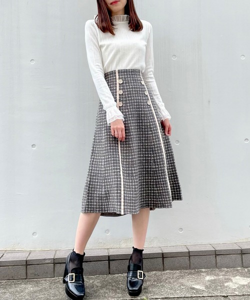 titty＆Co. PETIT（ティティアンドコープティ）の「【titty&Co.PETIT】ラインボタンニットミディスカート（スカート・レディース・ベージュ/グレー・FREE）」の18枚目の写真