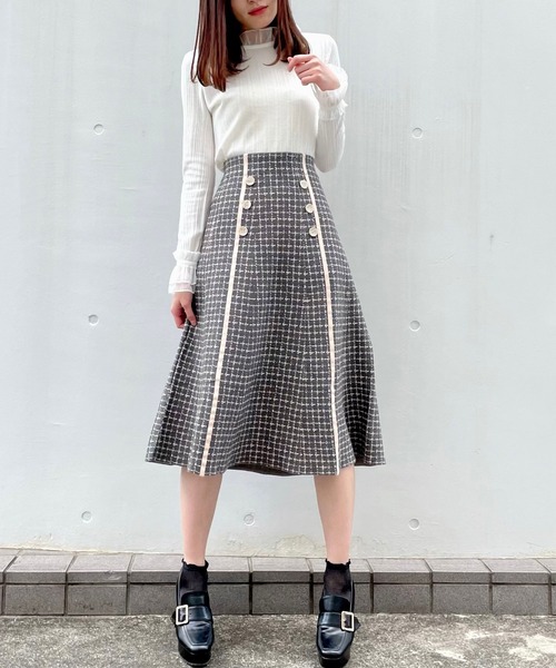 titty＆Co. PETIT（ティティアンドコープティ）の「【titty&Co.PETIT】ラインボタンニットミディスカート（スカート・レディース・ベージュ/グレー・FREE）」の20枚目の写真