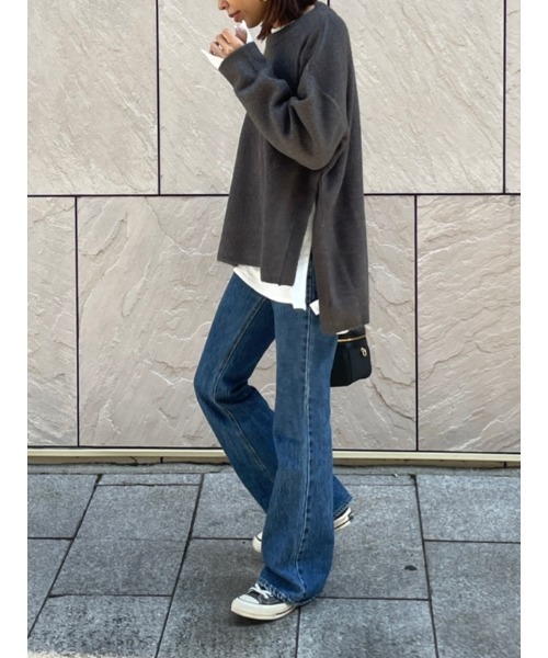 ulu（ウル）の「Sideslit oｖer knit（ニット/セーター・レディース・チャコール・FREE）」の2枚目の写真