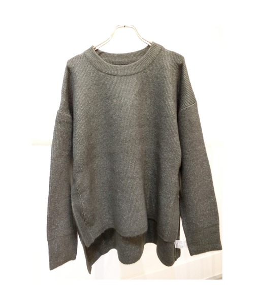 ulu（ウル）の「Sideslit oｖer knit（ニット/セーター・レディース・チャコール・FREE）」の4枚目の写真