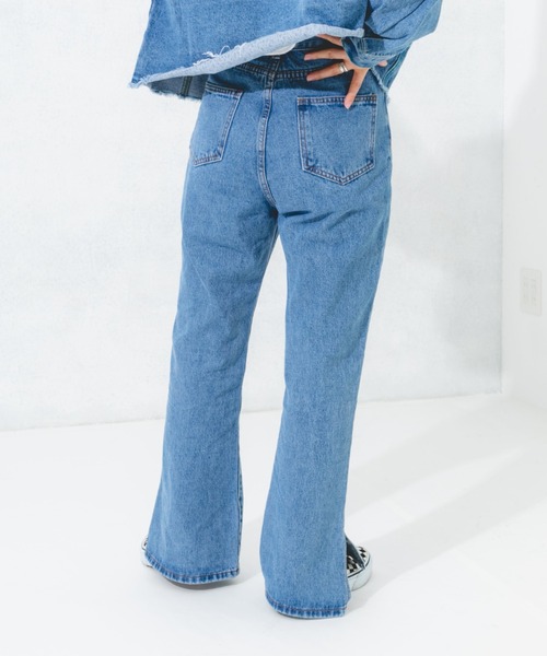 nemne store(ネンネストア)の「スリット入りフレアデニムパンツ(デニムパンツ・レディース・ライトブルー/ブラック/ブルー・SMALL/MEDIUM/LARGE)」の9枚目の写真