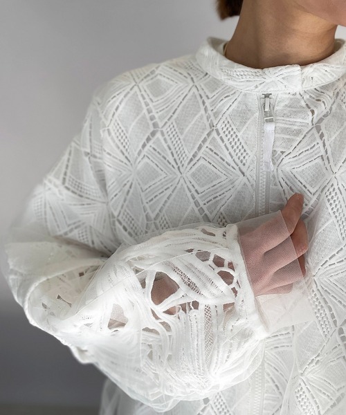 AULA AILA(アウラアイラ)の「レースコンビネーションブルゾン(LACE COMBINATION BLOUSON)(ブルゾン・レディース・ブラック/グレー/オフホワイト・M)」の2枚目の写真
