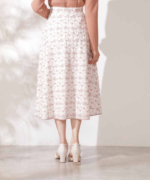 PROPORTION BODY DRESSING(プロポーションボディドレッシング)の「エンブロイダリーフラワースカート / 1212120309(スカート・レディース・オフホワイト/ライトグリーン/ブルー・MEDIUM/X-SMALL/SMALL)」の6枚目の写真