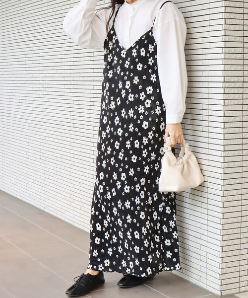 libelle more（リベル モア）の「スムース花プリントクリスタルプリーツジャンスカ（ジャンパースカート・レディース・グリーン/オフホワイト/ブラック・M/L）」の2枚目の写真