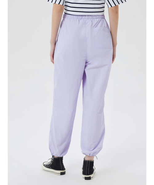 GAP（ギャップ）の「FREE&FLOW ナイロン ハイライズ プルオン ジョガーパンツ（その他パンツ・レディース・ブラック/グリーン/ラベンダー・S/M/L/XS/XXS）」の4枚目の写真