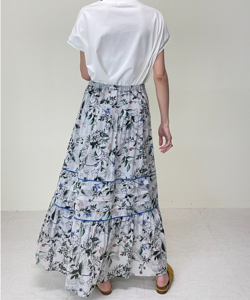 TEVALT（ヴァレット）の「カラーポイントボタニカルptタックSK（スカート・レディース・ライトグレー/オフホワイト・38）」の15枚目の写真