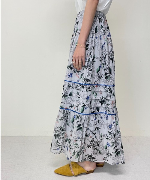 TEVALT（ヴァレット）の「カラーポイントボタニカルptタックSK（スカート・レディース・ライトグレー/オフホワイト・38）」の6枚目の写真