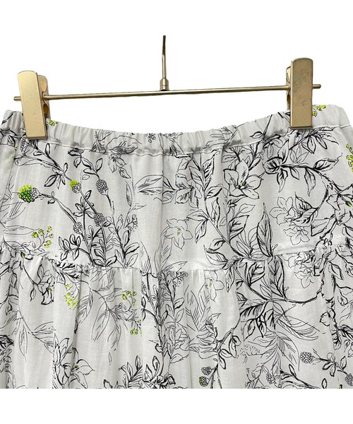TEVALT（ヴァレット）の「カラーポイントボタニカルptタックSK（スカート・レディース・ライトグレー/オフホワイト・38）」の13枚目の写真