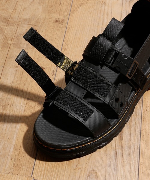 And A(アンドエー)の「Dr.Martens ドクターマーチン / Pearson ペアソン フィッシャーマン ストラップサンダル グルカサンダル(サンダル・メンズ・ブラック・26cm/27cm)」の6枚目の写真