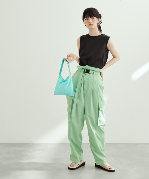 ADAM ET ROPE'（アダムエロペ）の「ストレッチタフタノースリーブTEE（タンクトップ・レディース・ホワイト/ブラック/イエロー・FREE）」の15枚目の写真