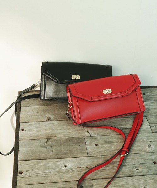 N.（N. Natural Beauty Basic）（エヌエヌナチュラルビューティーベーシック）の「【松井愛莉さん着用】◆ヴィンテージライクショルダーバッグ（ショルダーバッグ・レディース・ブラック/レッド/ベージュ系その他・ﾌﾘ-）」の3枚目の写真