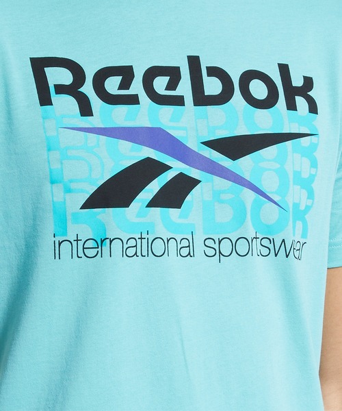 Reebok(リーボック)の「グラフィック シリーズ インターナショナル スポーツウェア Tシャツ / Graphic Series International Sportswear T-Shirt(Tシャツ/カットソー・メンズ・ブルー/ホワイト・LARGE/XX-LARGE/X-SMALL/MEDIUM/X-LARGE/SMALL/XXX-LARGE/J/L/J/S)」の3枚目の写真