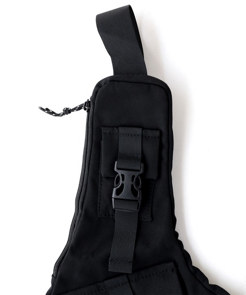 minsobi（ミンソビ）の「バックルベルトボディバック（ボディバッグ/ウエストポーチ・メンズ・ブラック・FREE）」の9枚目の写真