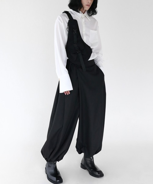 minsobi（ミンソビ）の「バックルベルトボディバック（ボディバッグ/ウエストポーチ・メンズ・ブラック・FREE）」の2枚目の写真