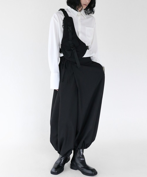 minsobi（ミンソビ）の「バックルベルトボディバック（ボディバッグ/ウエストポーチ・メンズ・ブラック・FREE）」の4枚目の写真