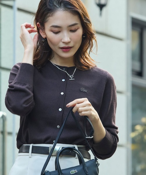 LACOSTE(ラコステ)の「ウォッシャブルウールニットカーディガン(カーディガン/ボレロ・レディース・ダークグリーン/ベージュ/ダークネイビー/ブラウン/バイオレット/グレー/ブラック/カーキ/ダークブラウン・40/38/36/34)」の3枚目の写真