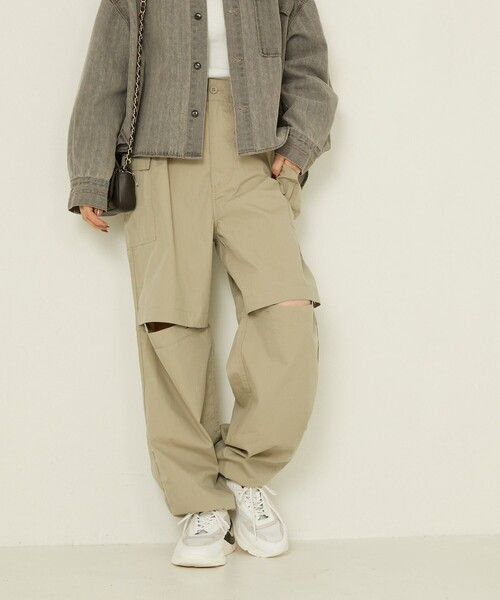 Aresense（アーセンス）の「Aresense/アーセンス KNEE SLIT PANTS/膝スリットパラシュートパンツ（その他パンツ・レディース・グレー/ピンク/セージグリーン・ﾌﾘ-）」の3枚目の写真