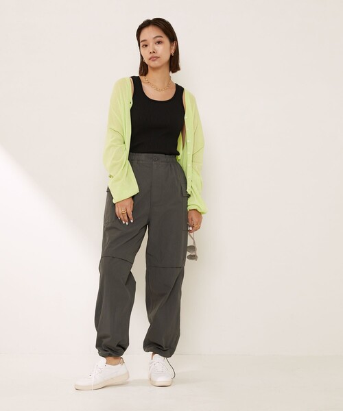 Aresense（アーセンス）の「Aresense/アーセンス KNEE SLIT PANTS/膝スリットパラシュートパンツ（その他パンツ・レディース・グレー/ピンク/セージグリーン・ﾌﾘ-）」の18枚目の写真