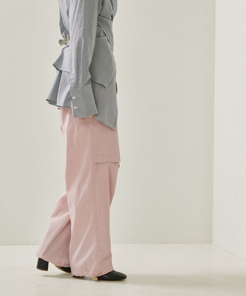 Aresense（アーセンス）の「Aresense/アーセンス KNEE SLIT PANTS/膝スリットパラシュートパンツ（その他パンツ・レディース・グレー/ピンク/セージグリーン・ﾌﾘ-）」の11枚目の写真