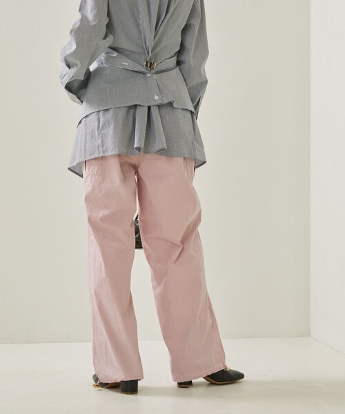 Aresense（アーセンス）の「Aresense/アーセンス KNEE SLIT PANTS/膝スリットパラシュートパンツ（その他パンツ・レディース・グレー/ピンク/セージグリーン・ﾌﾘ-）」の16枚目の写真