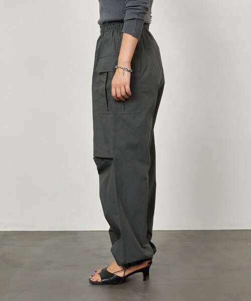 Aresense（アーセンス）の「Aresense/アーセンス KNEE SLIT PANTS/膝スリットパラシュートパンツ（その他パンツ・レディース・グレー/ピンク/セージグリーン・ﾌﾘ-）」の8枚目の写真