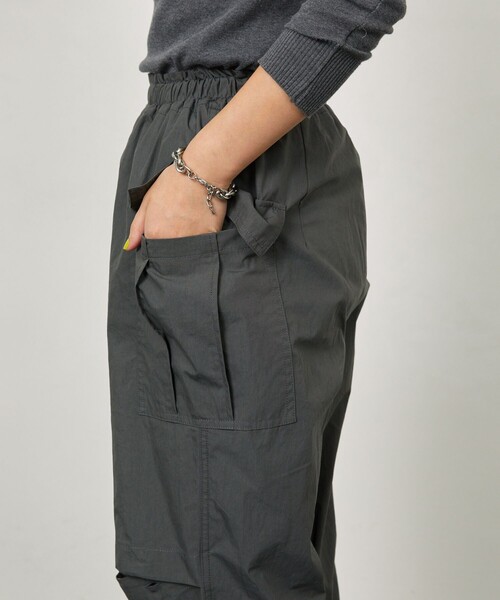 Aresense（アーセンス）の「Aresense/アーセンス KNEE SLIT PANTS/膝スリットパラシュートパンツ（その他パンツ・レディース・グレー/ピンク/セージグリーン・ﾌﾘ-）」の13枚目の写真