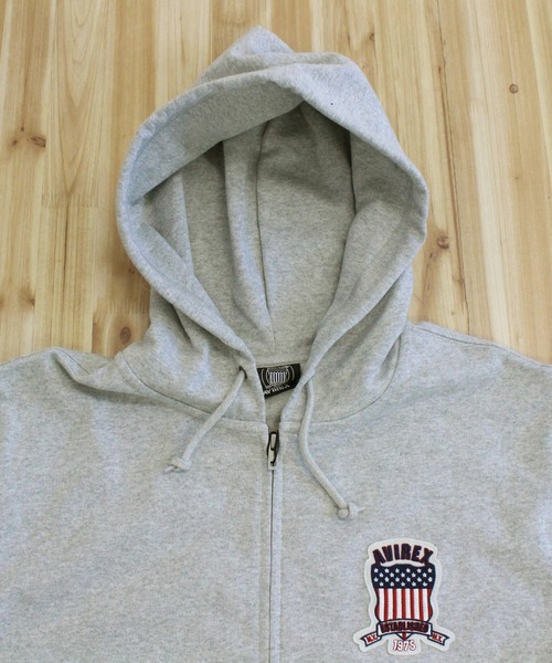 AVIREX(アヴィレックス)の「2026リニューアル SIGNATURE VARSITY LOGO ZIP UP PARKA(パーカー・メンズ・カーキ/ライトグレー/ブラック/オリーブ・XXL/XL/L/M)」の11枚目の写真