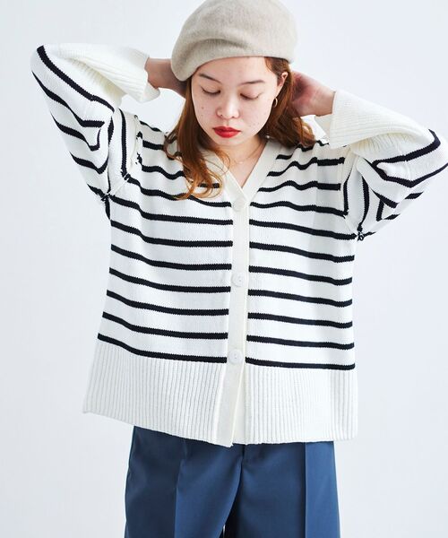 le.coeur blanc(ルクールブラン)の「ボーダーワイドシルエットVネックカーディガン(カーディガン/ボレロ・レディース・ブラック系その他/ブルー系その他2・38)」の7枚目の写真