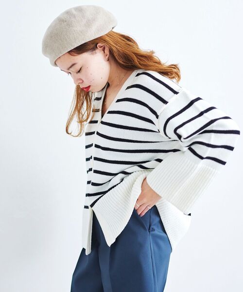 le.coeur blanc(ルクールブラン)の「ボーダーワイドシルエットVネックカーディガン(カーディガン/ボレロ・レディース・ブラック系その他/ブルー系その他2・38)」の8枚目の写真