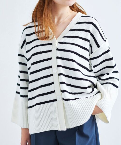 le.coeur blanc(ルクールブラン)の「ボーダーワイドシルエットVネックカーディガン(カーディガン/ボレロ・レディース・ブラック系その他/ブルー系その他2・38)」の12枚目の写真