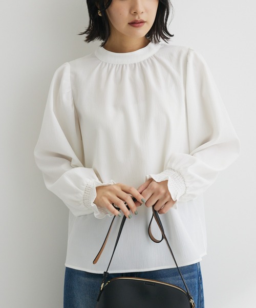 ELENCARE DUE（エレンカーレデュエ）の「・ELENCARE　DUE　ハイネックブラウス（シャツ/ブラウス・レディース・ブラック/オフホワイト/ライトカーキ/グレイッシュベージュ・FREE）」の2枚目の写真