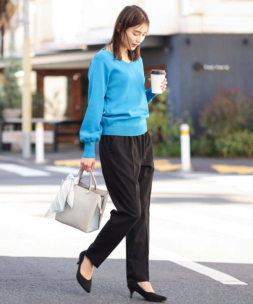 a.v.v(アーヴェヴェ)の「【バンダナ/スカーフ】ストライプ柄スカーフ(バンダナ/スカーフ・レディース・ネイビー/ライトブルー・38)」の4枚目の写真