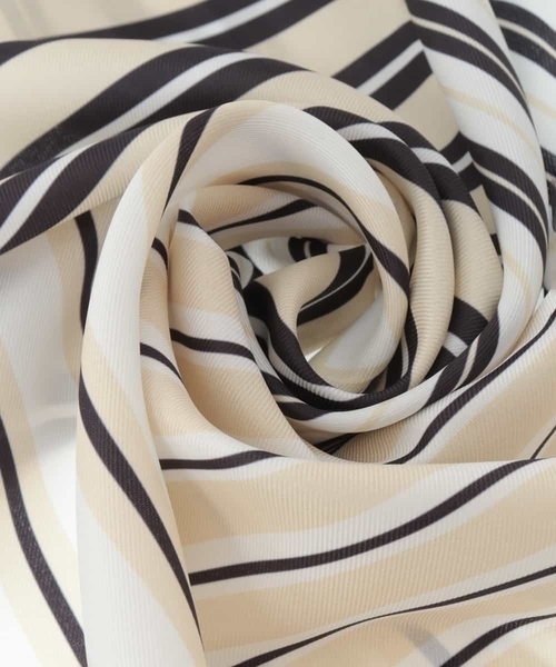 a.v.v(アーヴェヴェ)の「【バンダナ/スカーフ】ストライプ柄スカーフ(バンダナ/スカーフ・レディース・ネイビー/ライトブルー・38)」の9枚目の写真