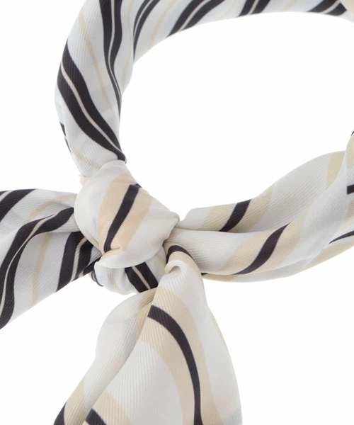 a.v.v(アーヴェヴェ)の「【バンダナ/スカーフ】ストライプ柄スカーフ(バンダナ/スカーフ・レディース・ネイビー/ライトブルー・38)」の11枚目の写真