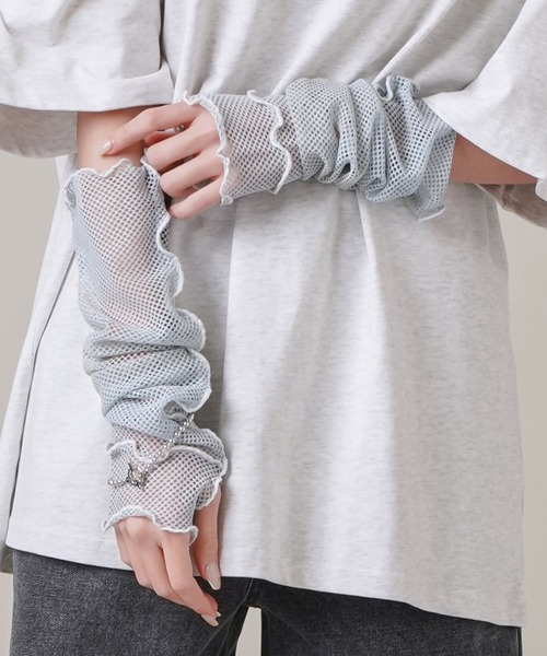 SPINNS(スピンズ)の「【3色展開】メローメッシュアームカバー(アームカバー・レディース・サックスブルー/ホワイト/ブラック・ONESIZE)」の3枚目の写真