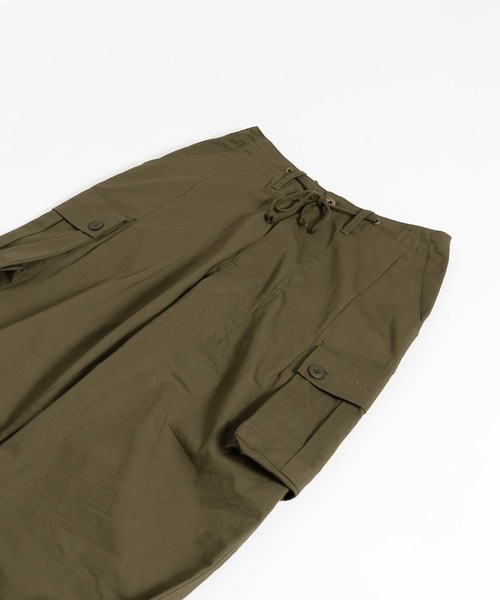 MUHET（ミュエータ）の「ルーズタックミリタリーパンツ（カーゴパンツ・レディース・ネイビー/カーキ・SMALL/MEDIUM/X-LARGE）」の5枚目の写真