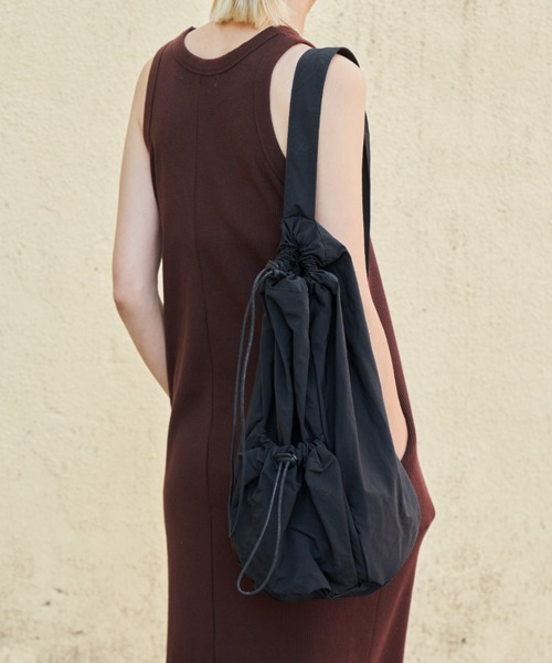 Auntie Rosa Holiday（アンティローザホリデー）の「ドローストリングワンショルダーバッグ（ショルダーバッグ・レディース・ブラック/アイボリー・FREE）」の7枚目の写真