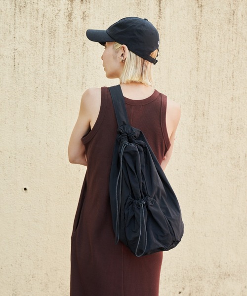 Auntie Rosa Holiday（アンティローザホリデー）の「ドローストリングワンショルダーバッグ（ショルダーバッグ・レディース・ブラック/アイボリー・FREE）」の15枚目の写真