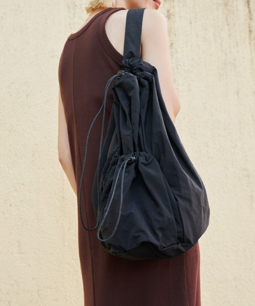 Auntie Rosa Holiday（アンティローザホリデー）の「ドローストリングワンショルダーバッグ（ショルダーバッグ・レディース・ブラック/アイボリー・FREE）」の9枚目の写真