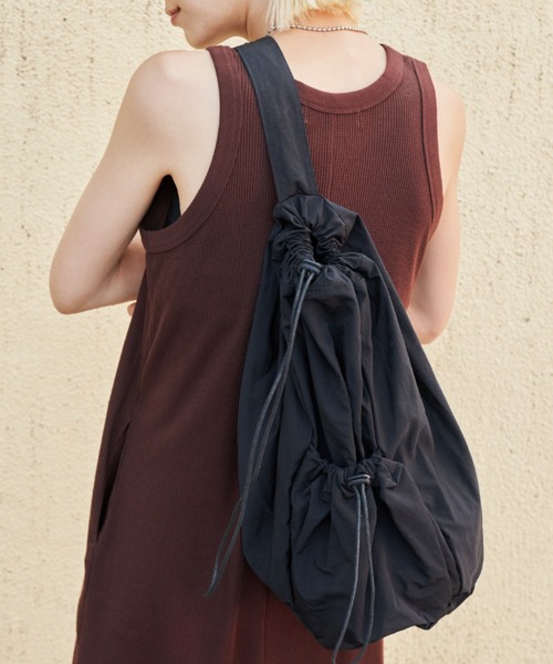 Auntie Rosa Holiday（アンティローザホリデー）の「ドローストリングワンショルダーバッグ（ショルダーバッグ・レディース・ブラック/アイボリー・FREE）」の16枚目の写真