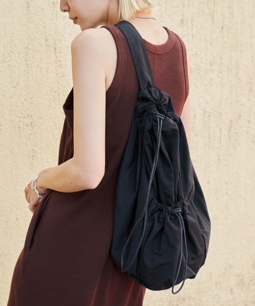 Auntie Rosa Holiday（アンティローザホリデー）の「ドローストリングワンショルダーバッグ（ショルダーバッグ・レディース・ブラック/アイボリー・FREE）」の3枚目の写真