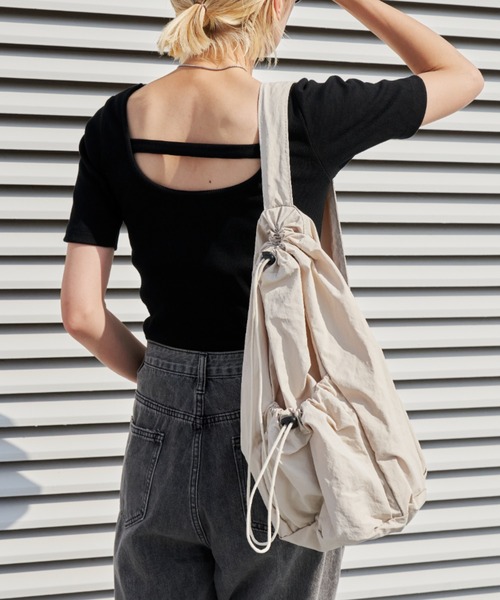 Auntie Rosa Holiday（アンティローザホリデー）の「ドローストリングワンショルダーバッグ（ショルダーバッグ・レディース・ブラック/アイボリー・FREE）」の14枚目の写真