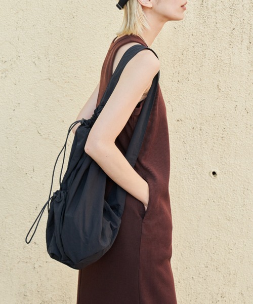 Auntie Rosa Holiday（アンティローザホリデー）の「ドローストリングワンショルダーバッグ（ショルダーバッグ・レディース・ブラック/アイボリー・FREE）」の22枚目の写真