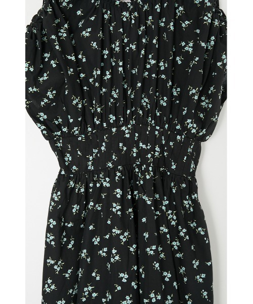 MOUSSY(マウジー)の「DRAWSTRING FLORAL ドレス(ワンピース・レディース・ブラック/ホワイト/ブラック系その他・1/2)」の16枚目の写真