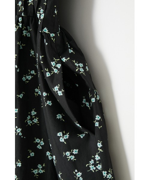 MOUSSY(マウジー)の「DRAWSTRING FLORAL ドレス(ワンピース・レディース・ブラック/ホワイト/ブラック系その他・1/2)」の17枚目の写真