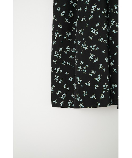 MOUSSY(マウジー)の「DRAWSTRING FLORAL ドレス(ワンピース・レディース・ブラック/ホワイト/ブラック系その他・1/2)」の18枚目の写真