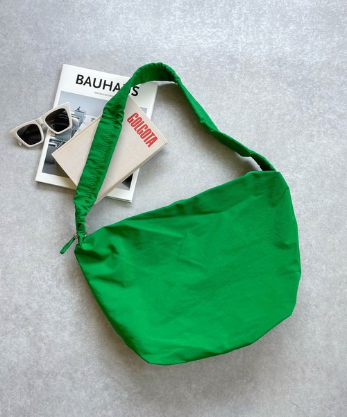 Miscere（ミスケーレ）の「◇ シャーリングドローコードショルダーバッグ　GLBG-005（ショルダーバッグ・レディース・ホワイト/グリーン/ブラック・FREE）」の2枚目の写真