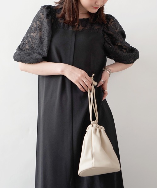 Rejoule(リジュール)の「花柄シアージャガードコンビワンピース(ワンピース・レディース・ブラック/グレイッシュベージュ・FREE)」の2枚目の写真